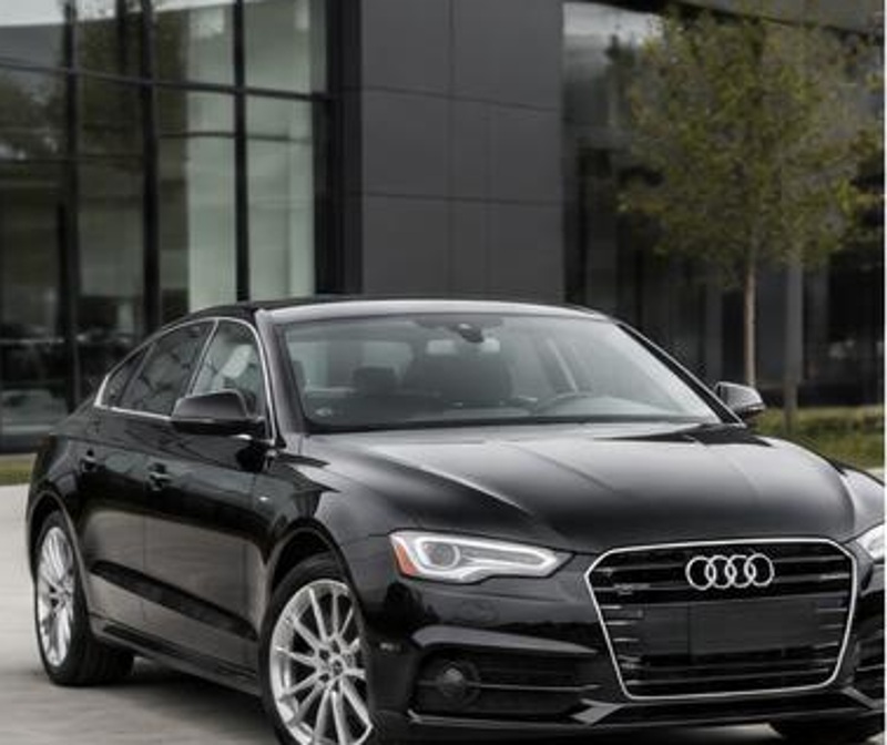 Audi A5 2015 preto — Frente em ângulo. Imagem ilustrativa.