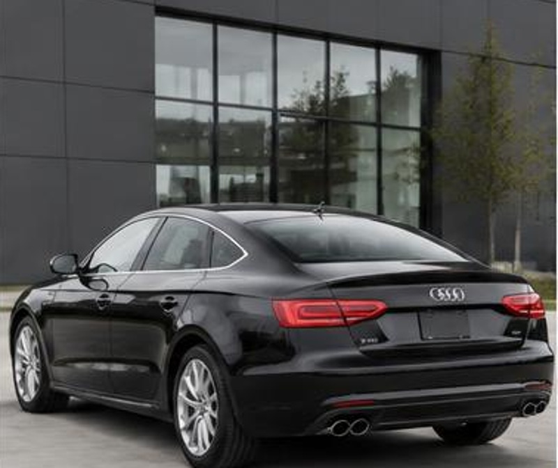 Audi A5 2015 preto — Traseira em ângulo. Imagem ilustrativa.