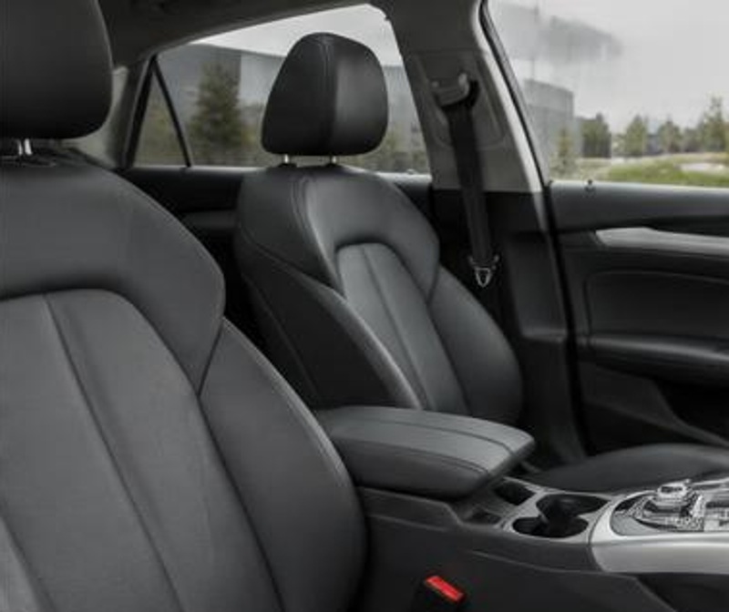 Audi A5 2015 preto — Interior. Imagem ilustrativa.