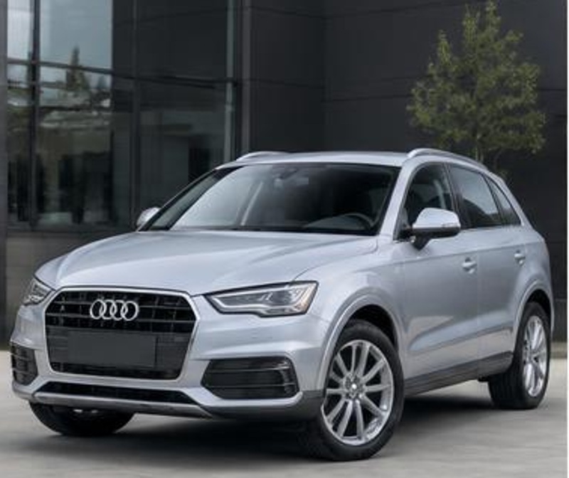 Audi Q3 2017 prata — Frente em ângulo. Imagem ilustrativa.