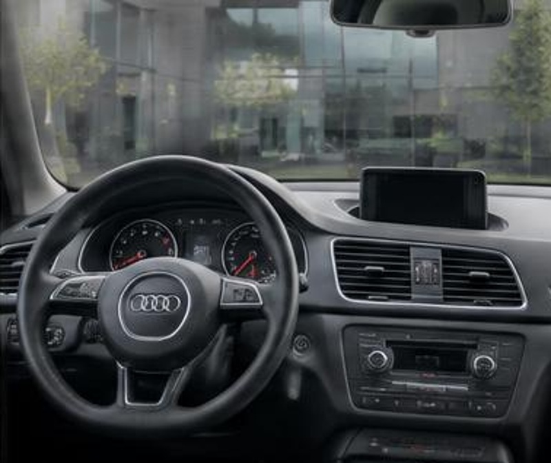 Audi Q3 2017 prata — Painel. Imagem ilustrativa.